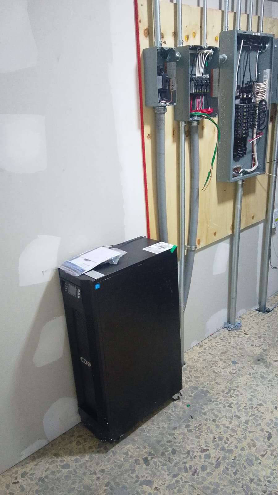 Equipo eléctrico instalado