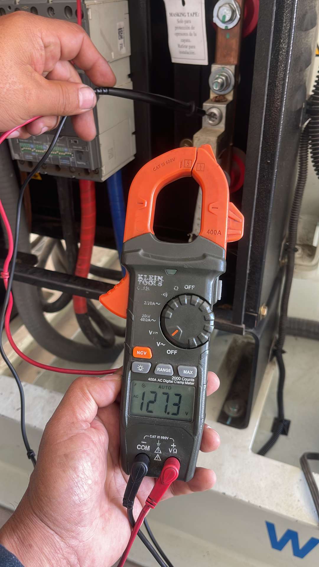 Medición eléctrica durante servicio técnico